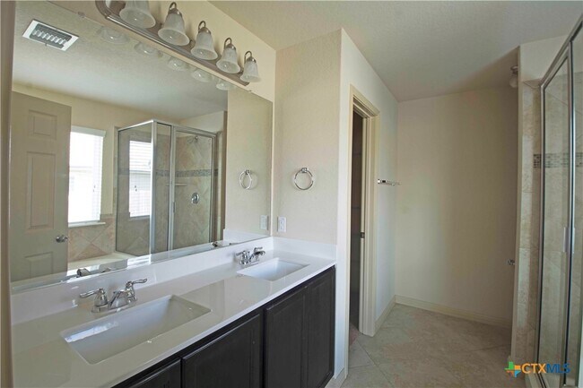 Building Photo - 864 Foxfire Dr