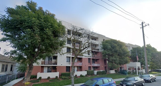 Building Photo - 1320 N Monroe St