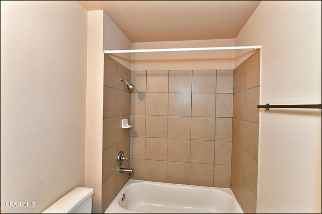 Building Photo - 916 Villa Seca Dr