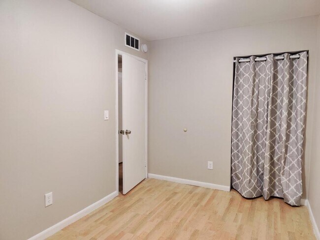 Building Photo - 6195 Highview