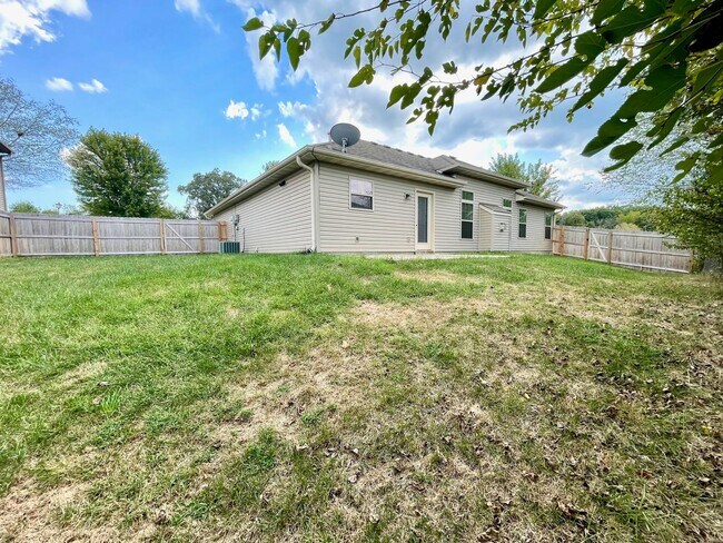 Building Photo - 3 Bedroom Ranch-Style Home in West Columbia