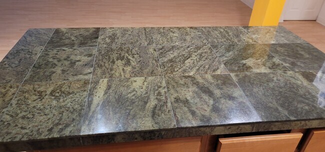 Building Photo - 2848 W Warren Blvd