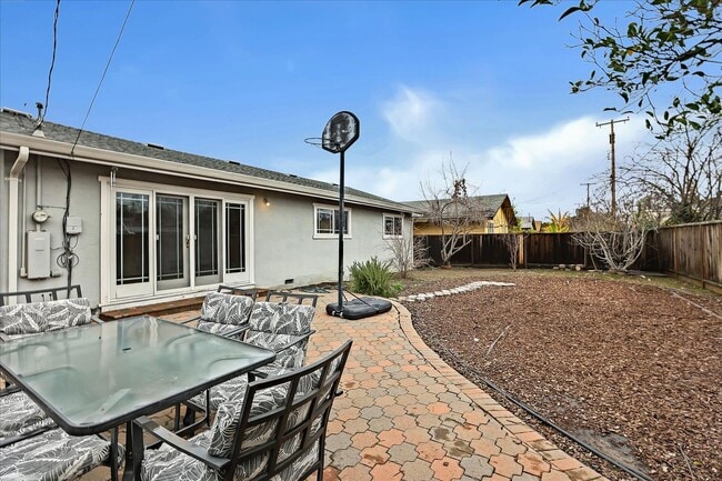 Building Photo - Santa Clara Home near Apple, Kaiser and Ma...