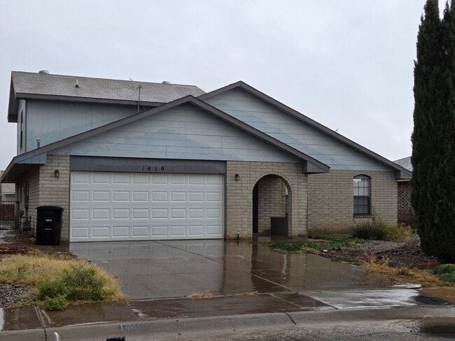 Primary Photo - Large 4 Bdrm/3 Bath Home Close to Holloman AFB