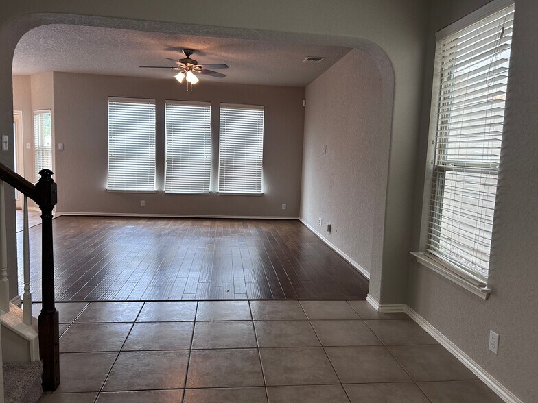 Building Photo - 5435 Bright Run