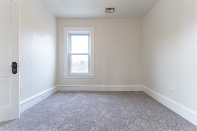 Building Photo - 643 Rathbun St