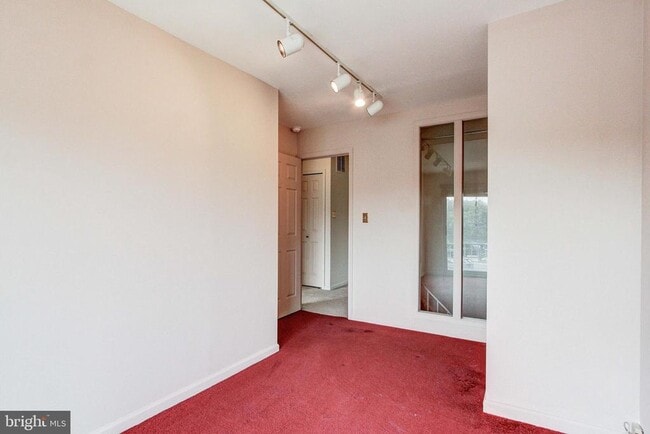Building Photo - 204 Saratoga Ct