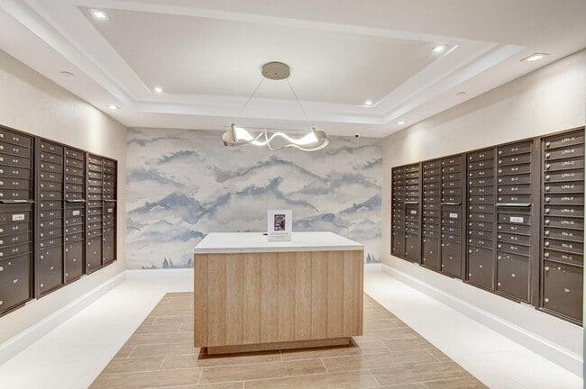 Building Photo - 250 S Ocean Blvd