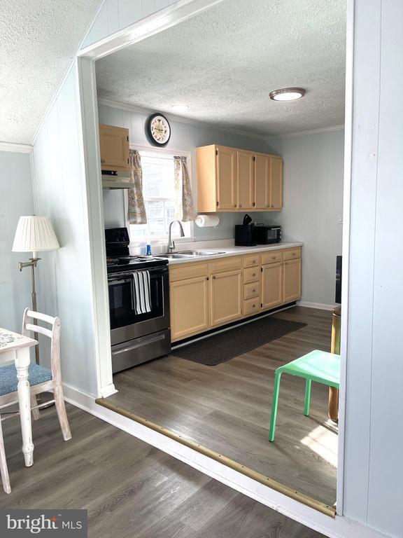 Building Photo - 221 Madison St