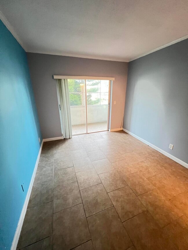 Building Photo - 133 Salisbury E