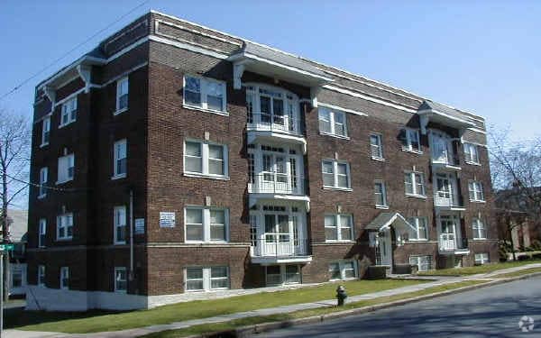 Primary Photo - 52-54 Gates Ave