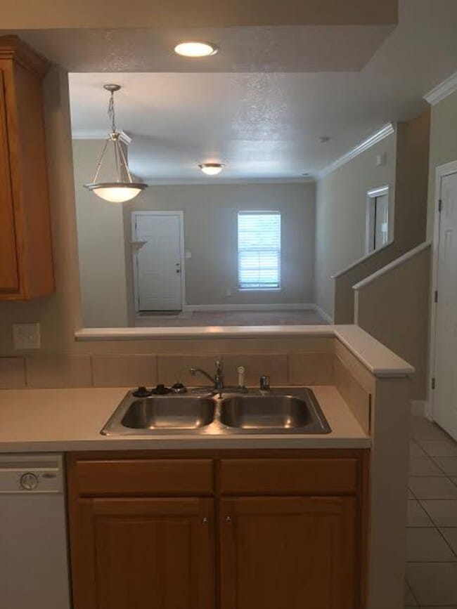 Building Photo - Perfect 3 bed 3.5 bath great school district!!