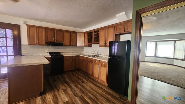 Building Photo - 716 Center Cir