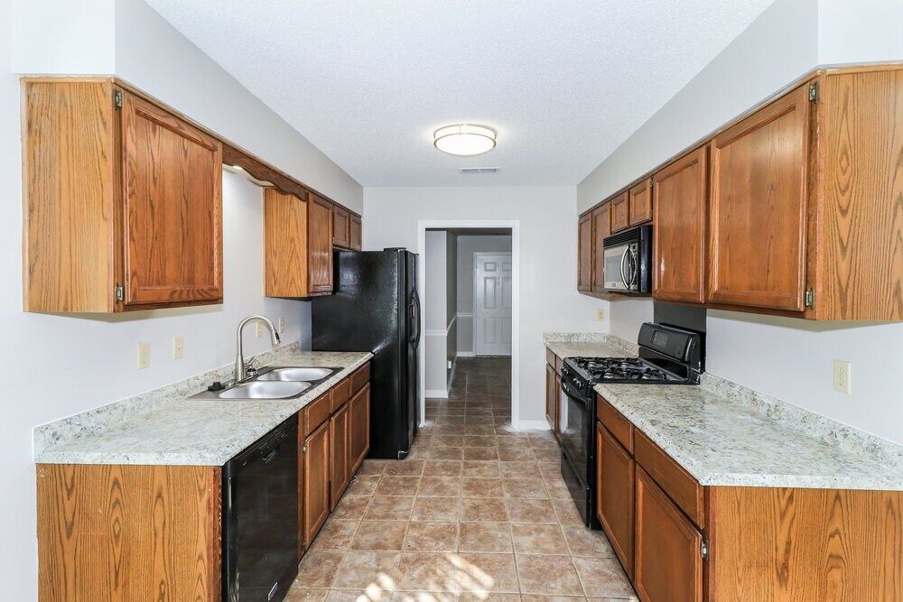 Building Photo - 2821 Lanthorn Dr