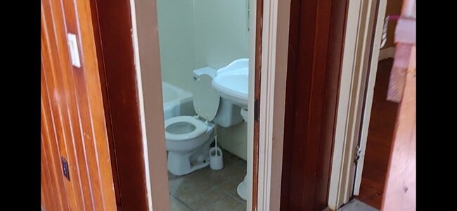 Building Photo - 1723 W 18th St