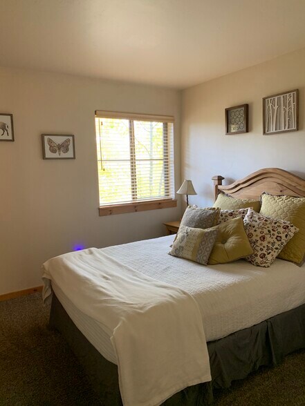 Building Photo - 424 Wolf Park Ln