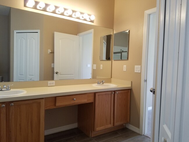 Building Photo - Andover Cay 4 Bedroom House for Rent