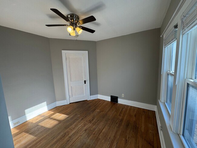 Building Photo - 2121 Wyandotte Ave