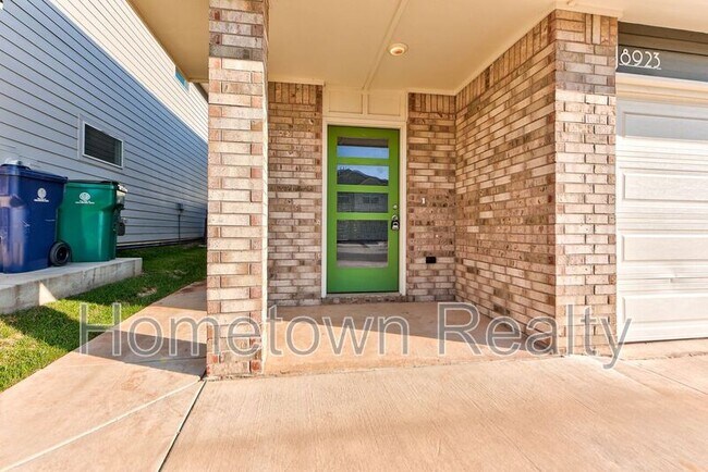 Building Photo - 8923 NW 109th Terrace