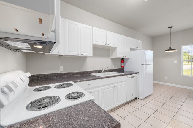 Building Photo - Townhomes on Anita