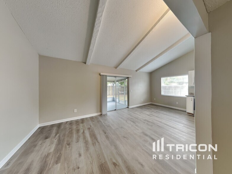 Building Photo - 405 Silver Hill Dr