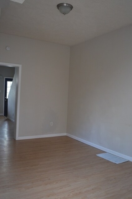 Building Photo - 2013.5 Gregory St