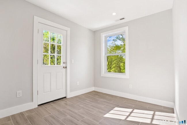 Building Photo - 173 Wellsville Ave