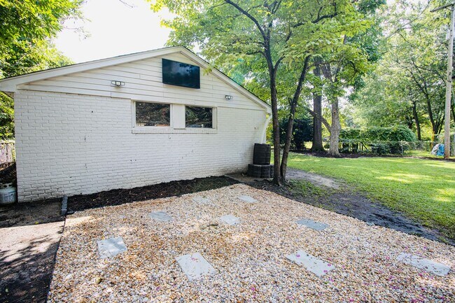 Building Photo - Stunning 3 Bedroom, 2 Bathroom in West Col...