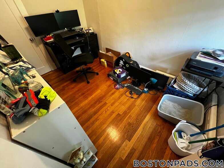 Building Photo - 114 Willow St