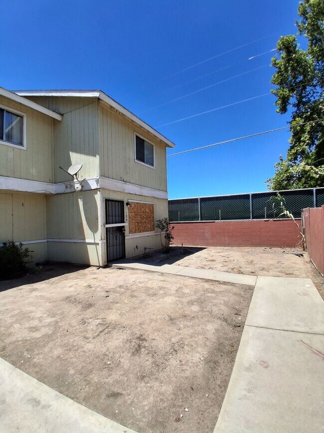 Building Photo - 4841 E Lane Ave