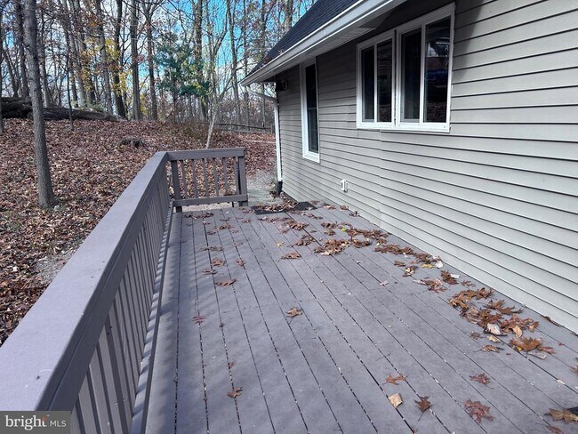 Building Photo - 132 Pinecrest Ln