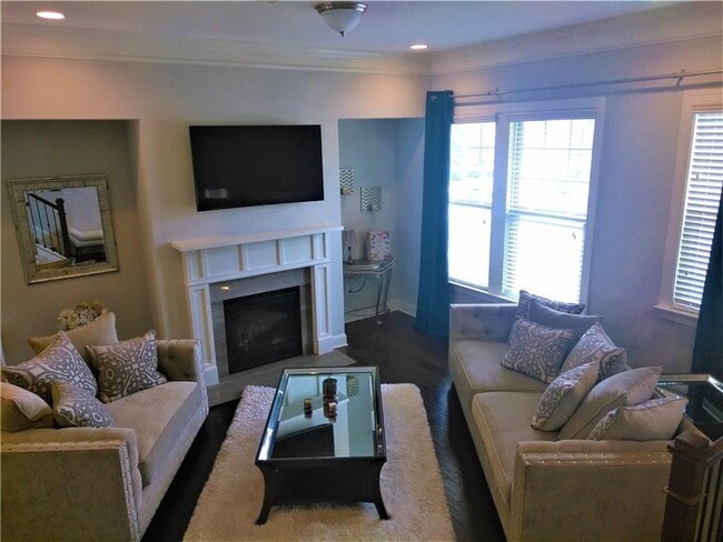 Building Photo - 4475 Donahue Ave