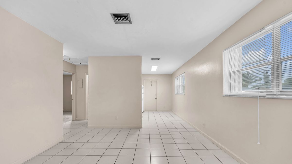 Building Photo - 6116 SW 39th St