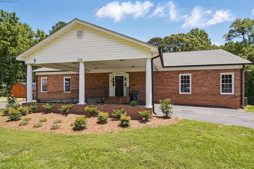 Building Photo - 216 Legion Dr