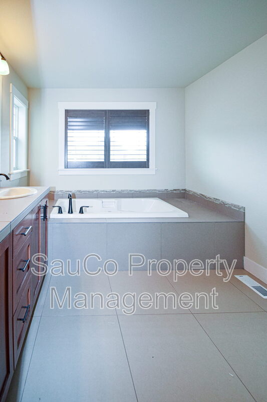 Building Photo - 14983 NW Cosmos St
