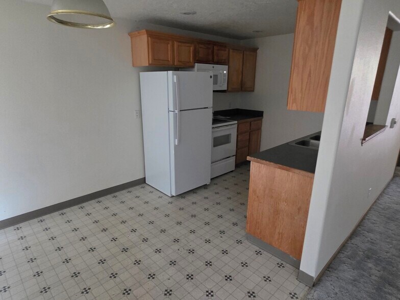 Building Photo - 326 Monmouth Ave S