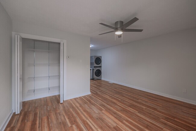 Building Photo - Rollings Hills Apartments