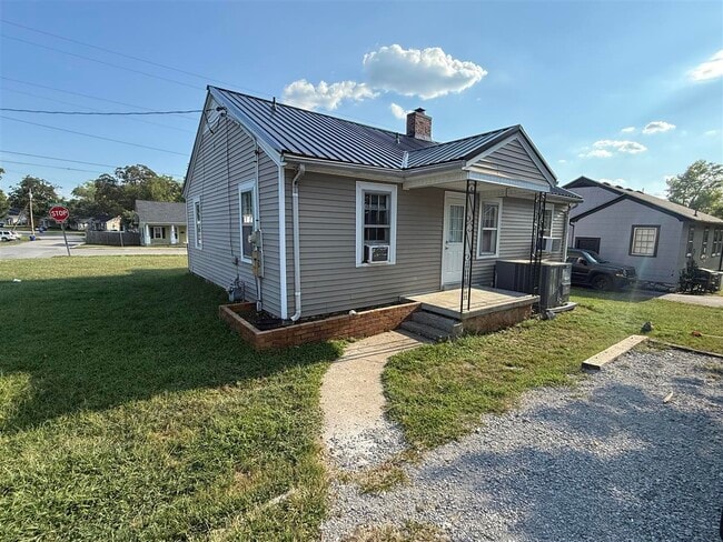 Building Photo - 1301 Nutwood St