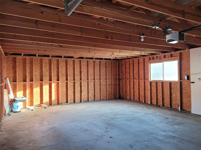 Building Photo - 2710 Surrey Cir