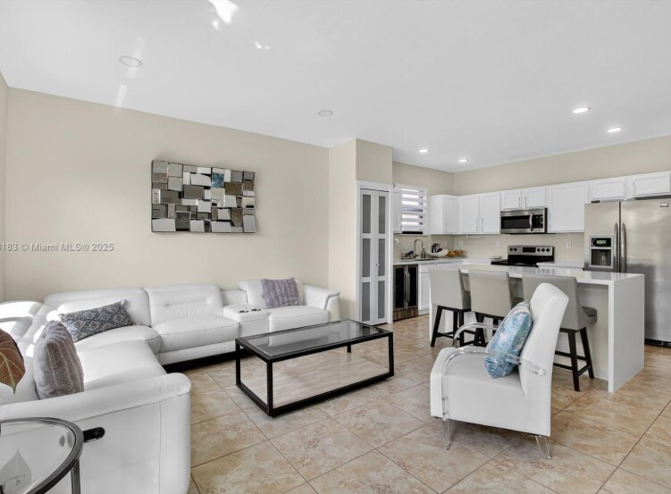 Building Photo - 3616 SE 2nd Dr