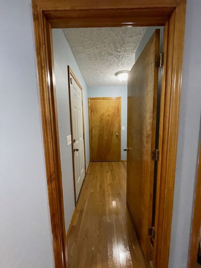 Building Photo - This All Brick home is Located in Orchard Crest West!