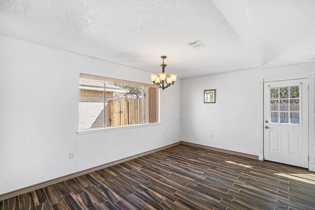 Building Photo - 3227 Boxelder Dr