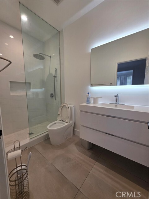 Building Photo - 240 S Mentor Ave