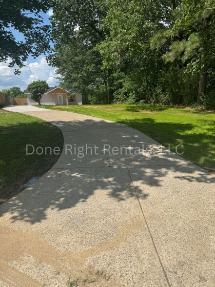 Building Photo - 390 E Noel Dr