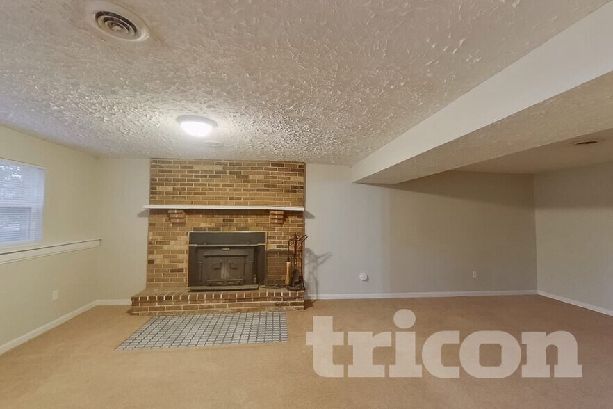 Building Photo - 1563 Park Ridge Ln