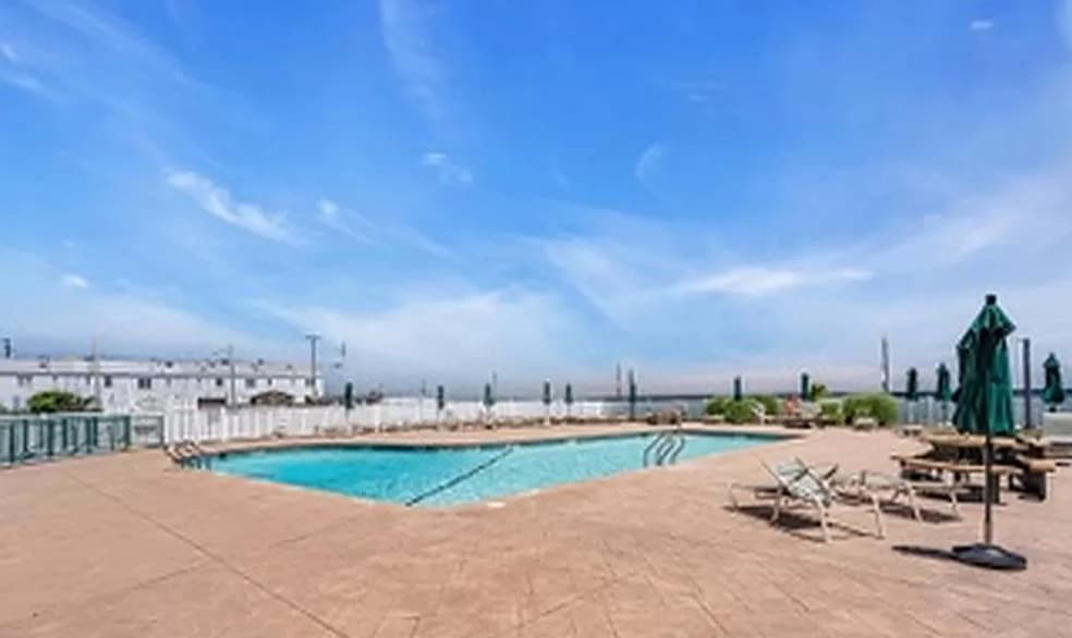 Beautiful swimming pool on oceanfront side of building - 480 Ocean Ave