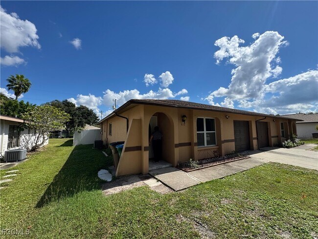 Building Photo - 517 SE 23rd Pl