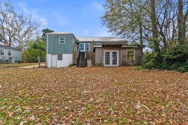 Building Photo - Charming Circlewood Cottage Available NOW!