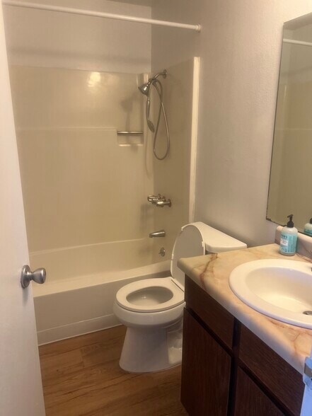 Building Photo - 697 Diamondback Dr