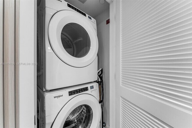 Building Photo - 159 NE 6th St